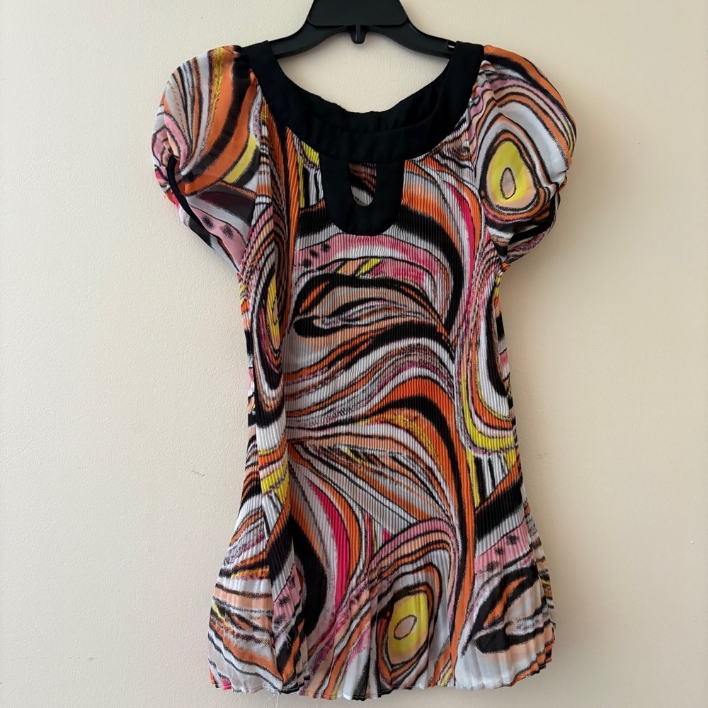 Essentials by Milano Abstract Swirl Pleated Blouse Medium